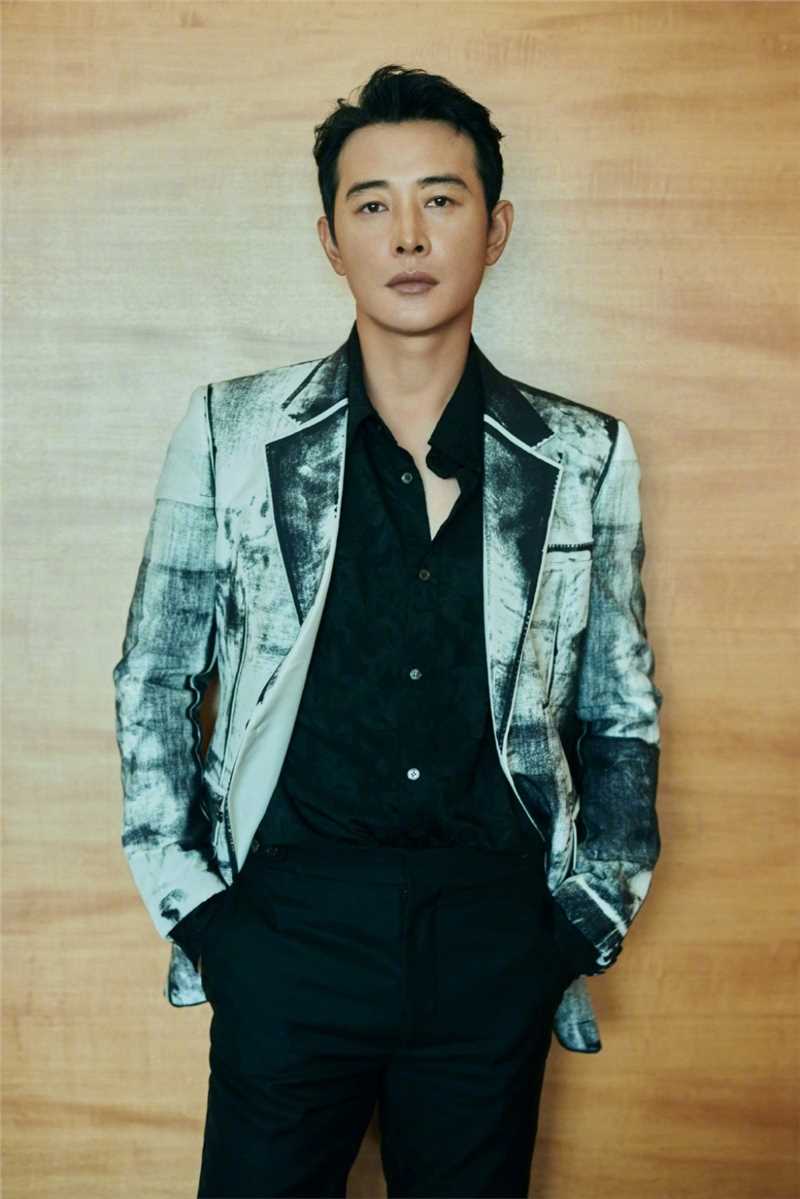 罗晋灯光幻影成熟风时尚图片