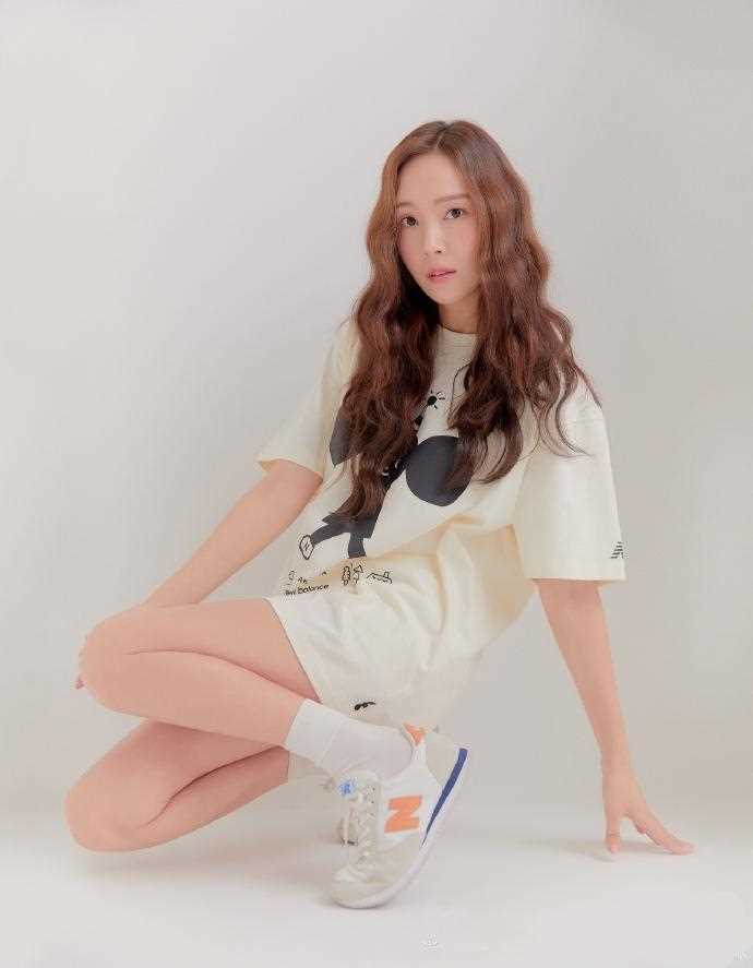 性感女神郑秀妍红色短裙个性图片合集