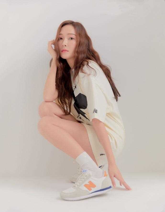 性感女神郑秀妍红色短裙个性图片合集