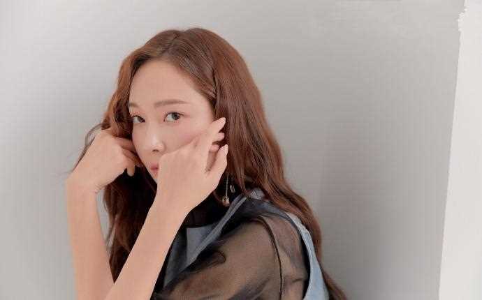 性感女神郑秀妍红色短裙个性图片合集