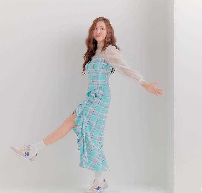 性感女神郑秀妍红色短裙个性图片合集