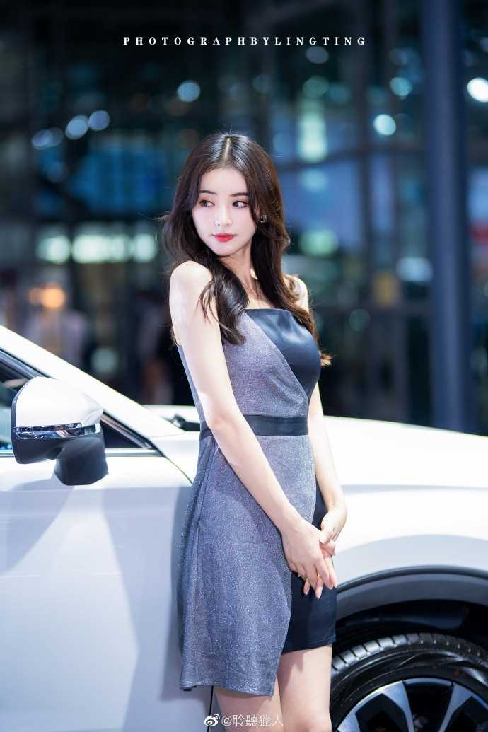 高清超高颜值的车模小姐姐高跟细腿媚态图册