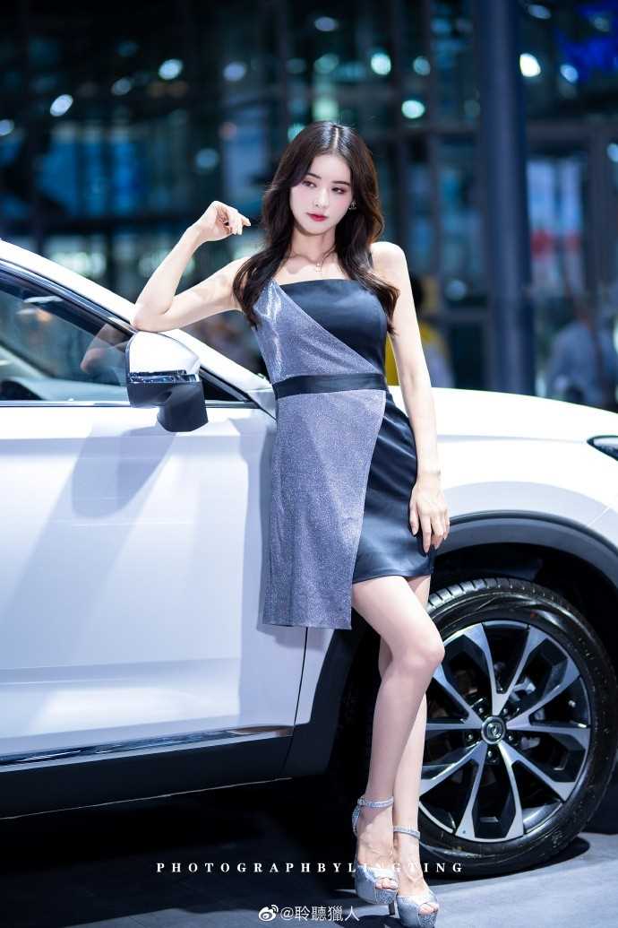 高清超高颜值的车模小姐姐高跟细腿媚态图册
