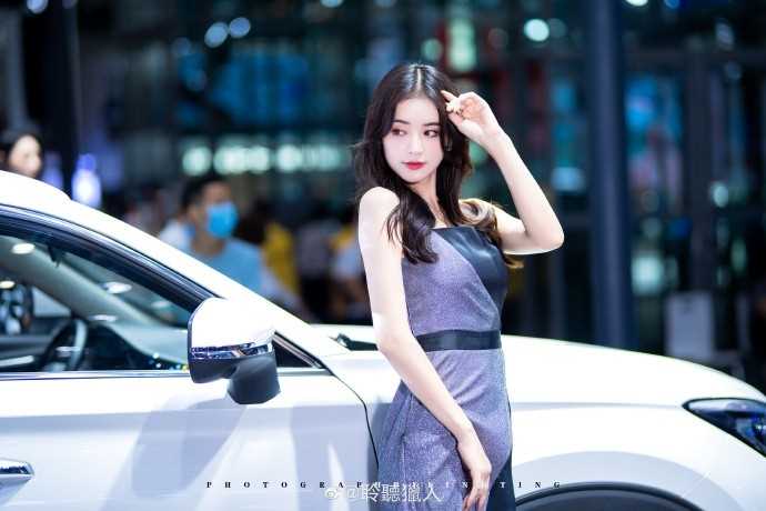 高清超高颜值的车模小姐姐高跟细腿媚态图册