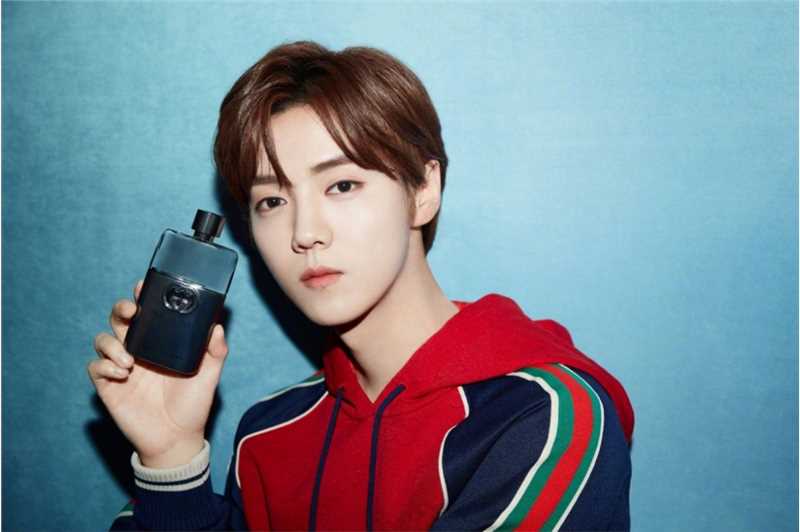 鹿晗520浪漫系列红蓝碰撞时尚大片