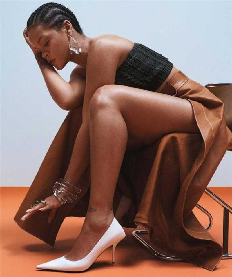 最新蕾哈娜热辣身材自信成熟妩媚时尚拍摄图片壁纸