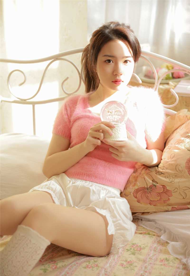 最全粉红少女V领毛衣性感图片相册