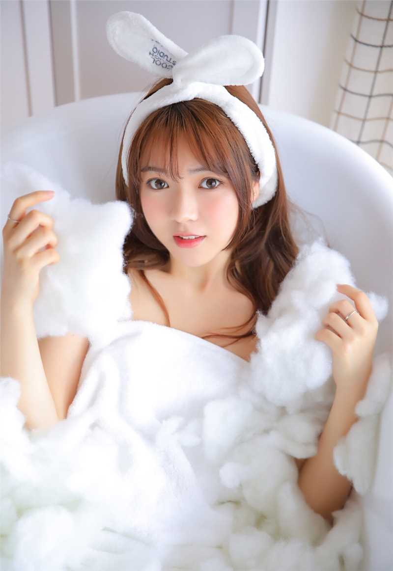 高清纯欲风少女浴室性感图片图册