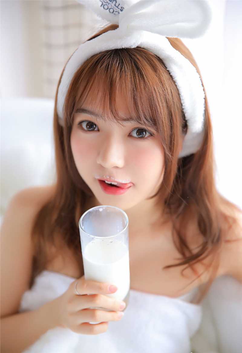 高清纯欲风少女浴室性感图片图册