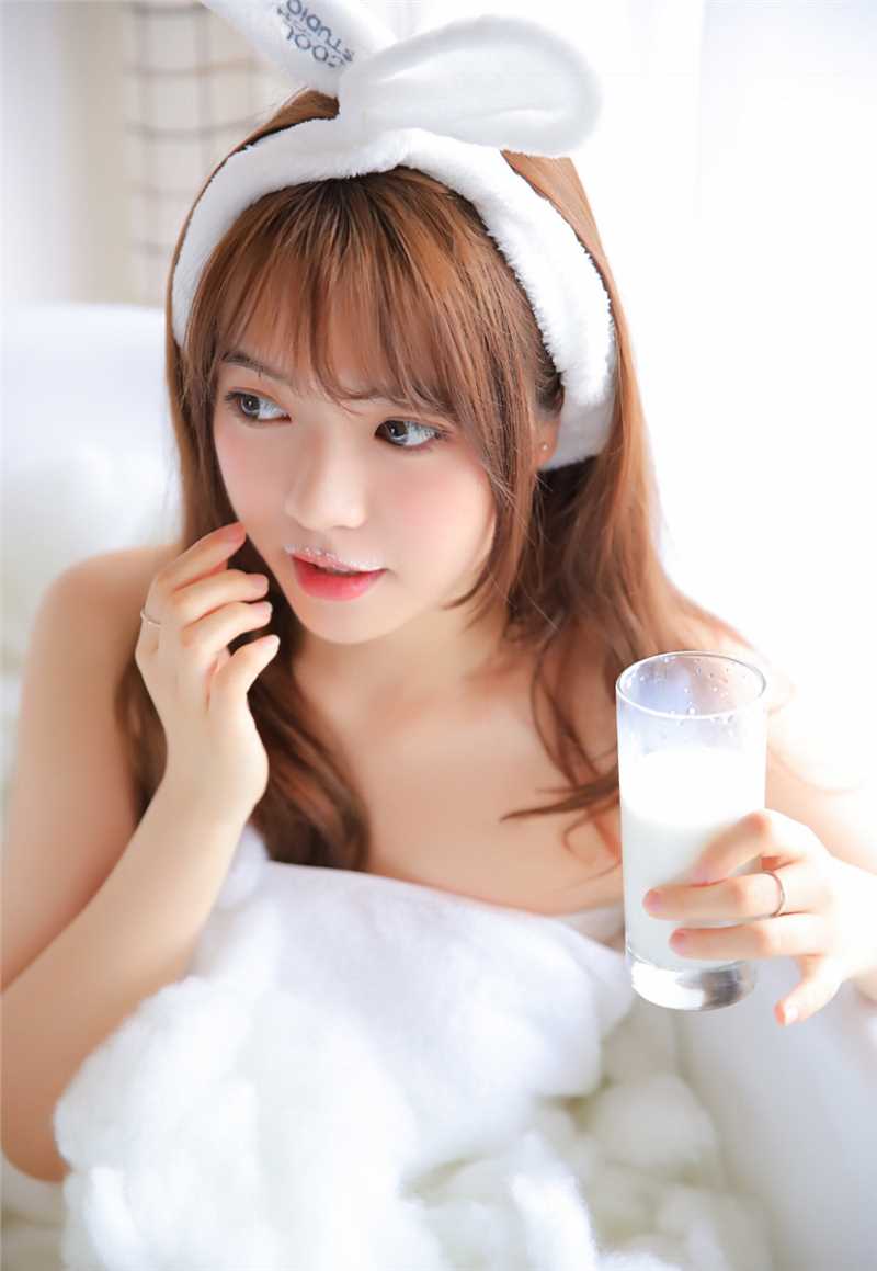 高清纯欲风少女浴室性感图片图册