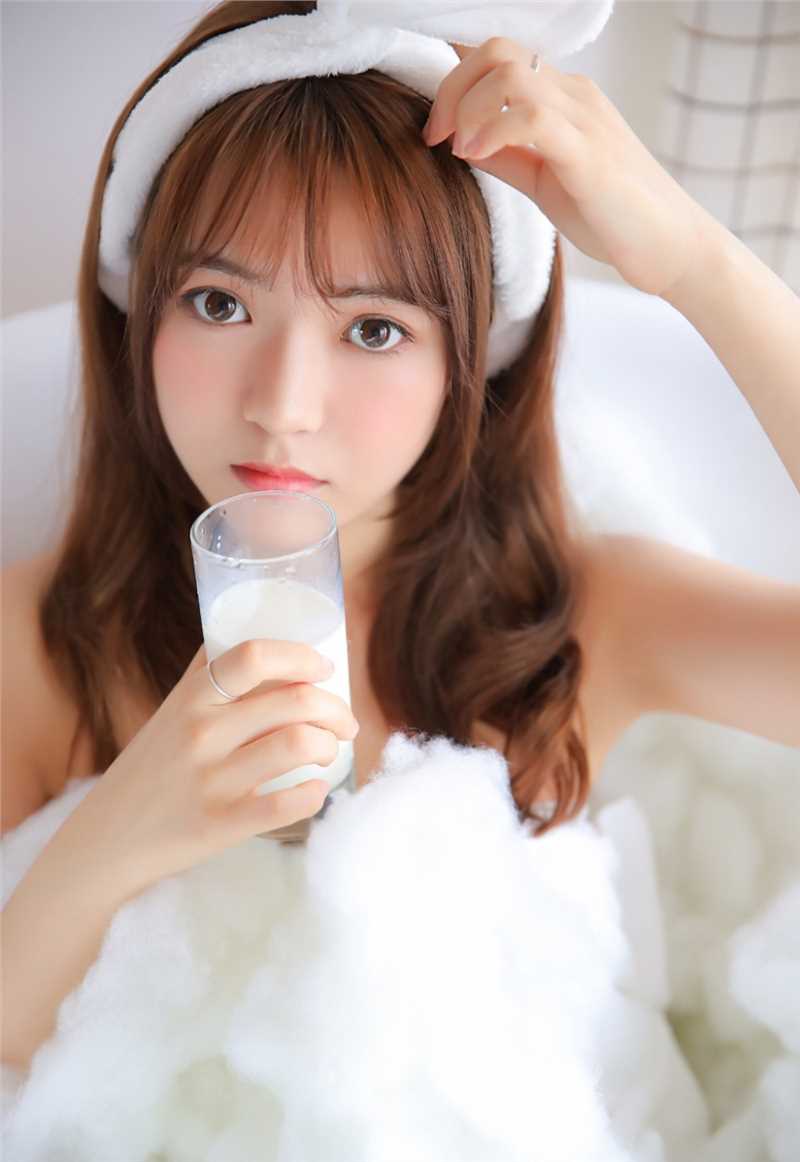 高清纯欲风少女浴室性感图片图册