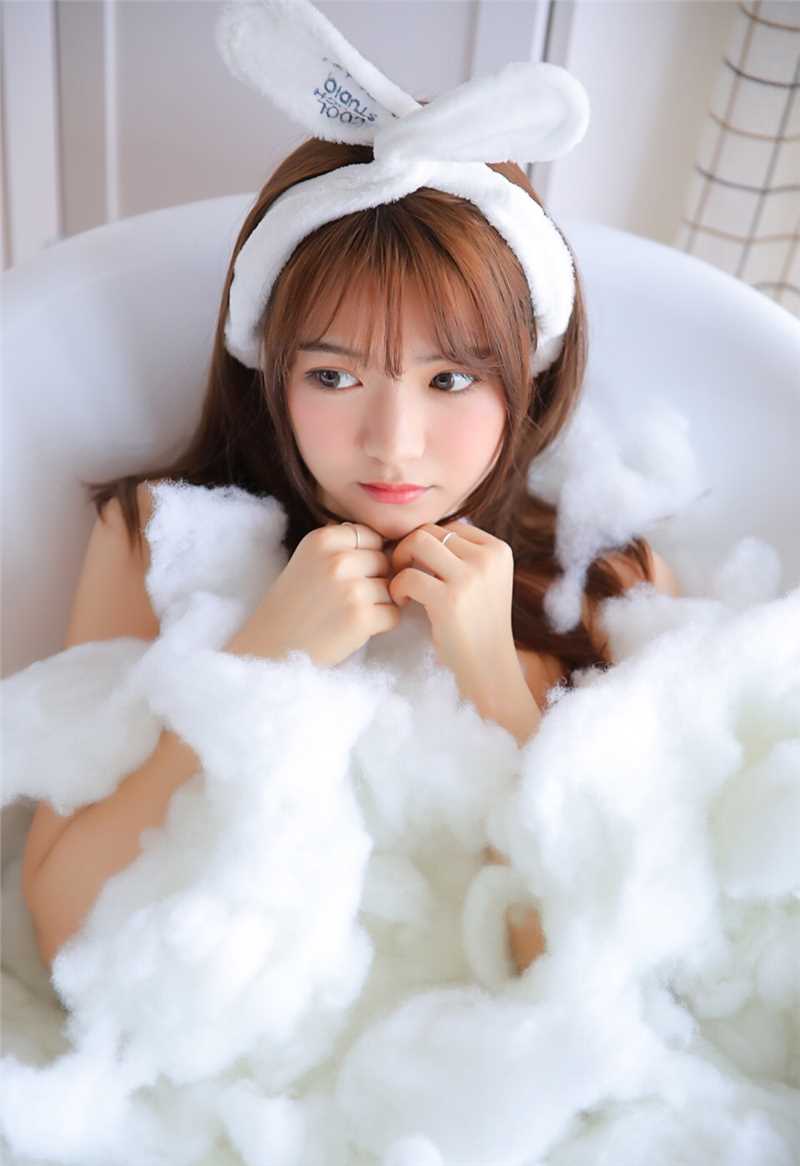 高清纯欲风少女浴室性感图片图册