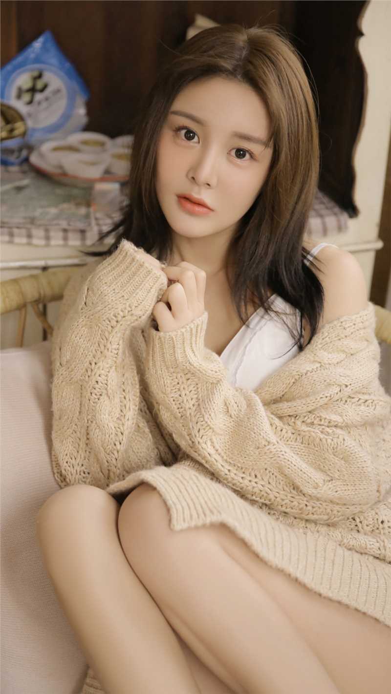 优质白色吊带美女香肩外露性感图片合集相册