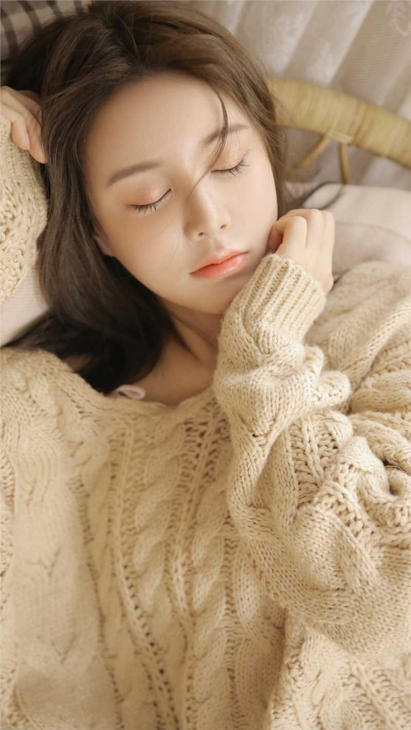 优质白色吊带美女香肩外露性感图片合集相册