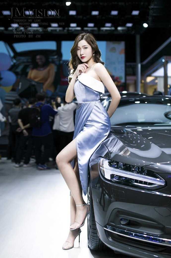 高清养眼的美女车模真丝开叉裙子高跟长腿图片图集