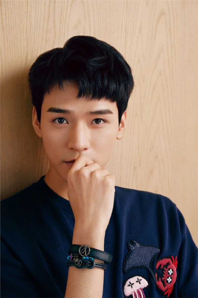 特别专辑龚俊黑色墨镜渔夫帽个性时尚图片