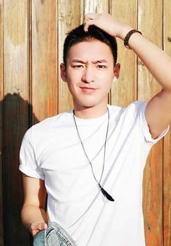 特别专辑龚俊黑色墨镜渔夫帽个性时尚图片