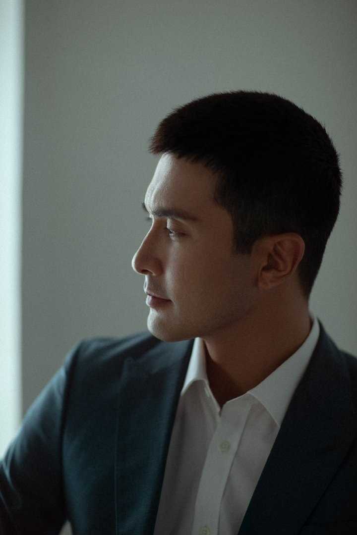 最全高伟光灰蓝色西装魅力时尚大片壁纸