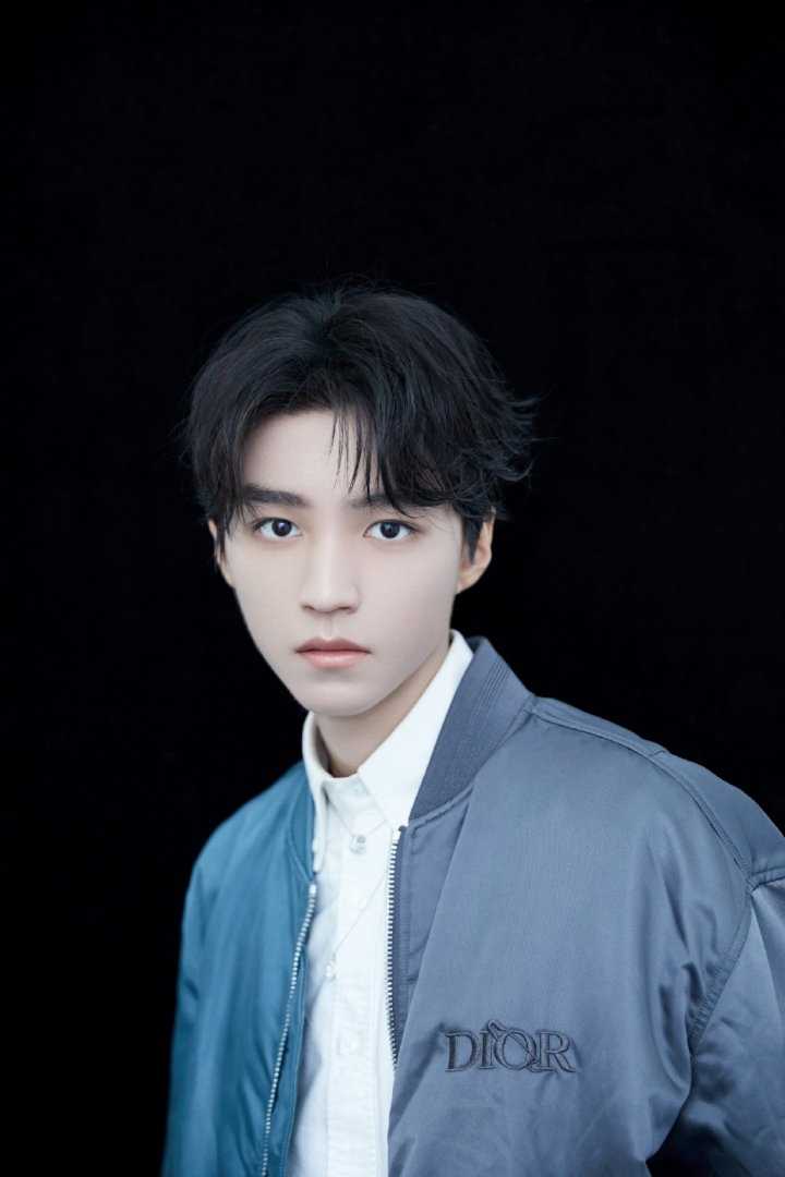 特别专辑TFboys王俊凯DIOR夹克时尚图片