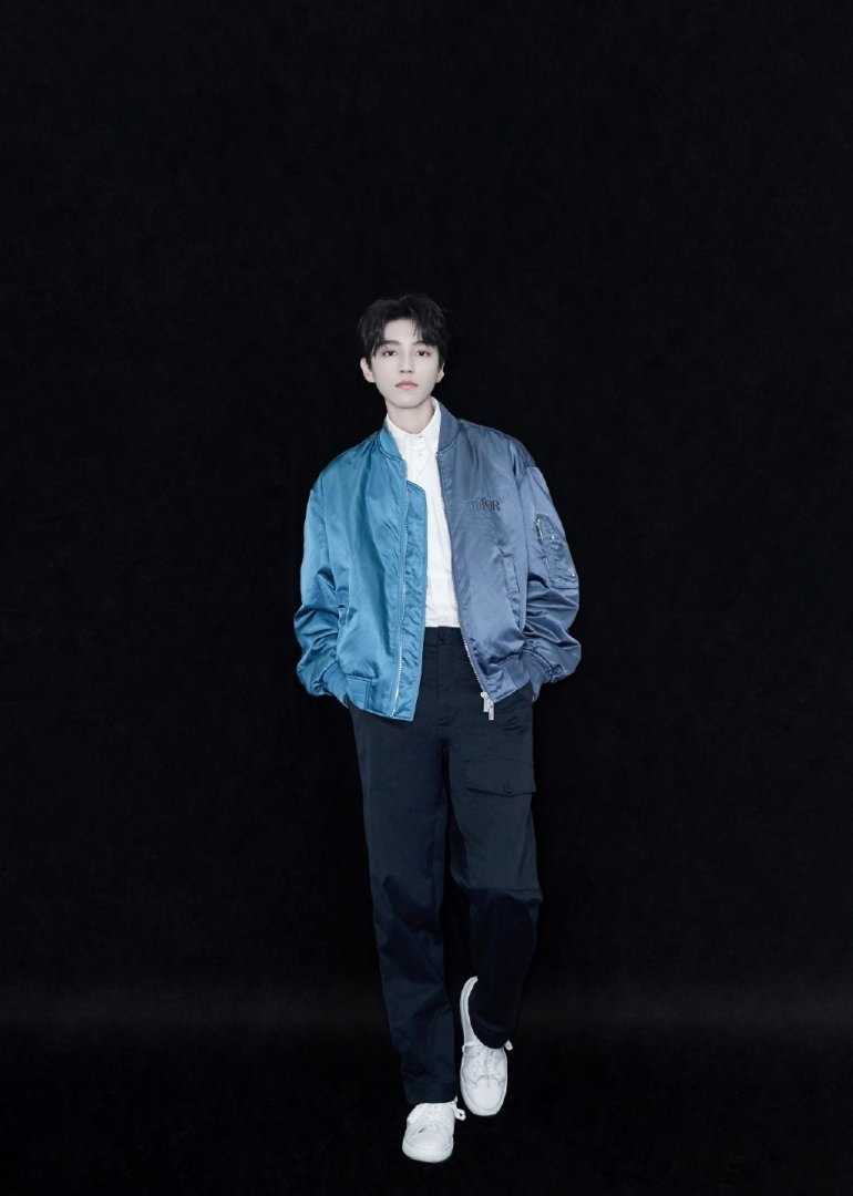特别专辑TFboys王俊凯DIOR夹克时尚图片