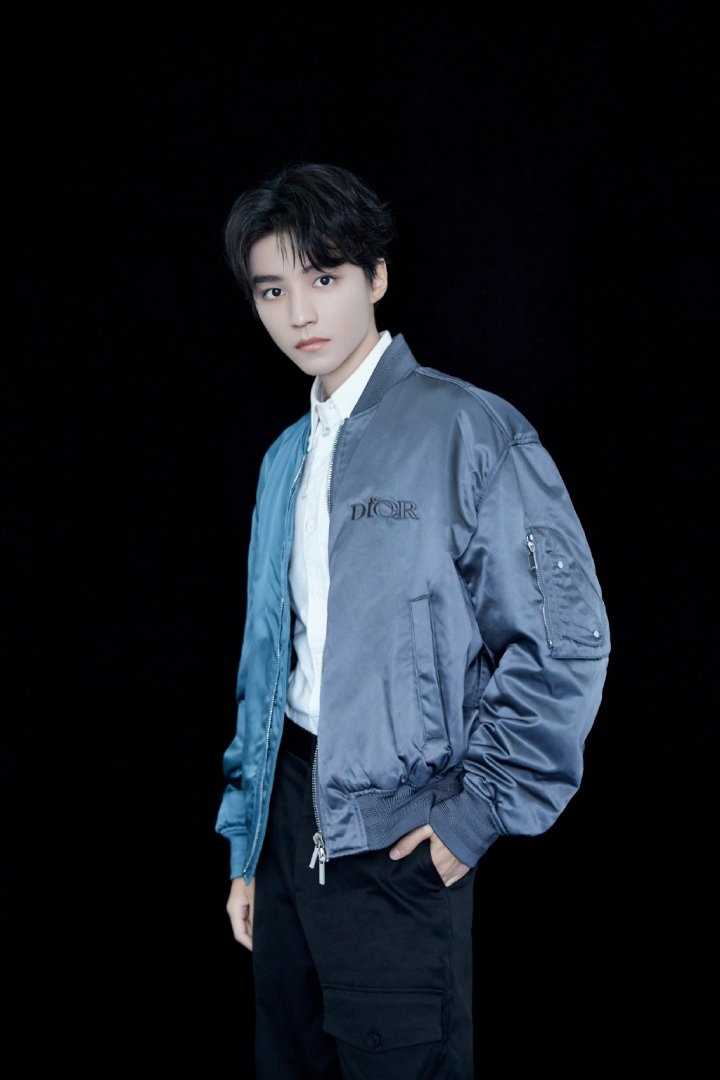 特别专辑TFboys王俊凯DIOR夹克时尚图片