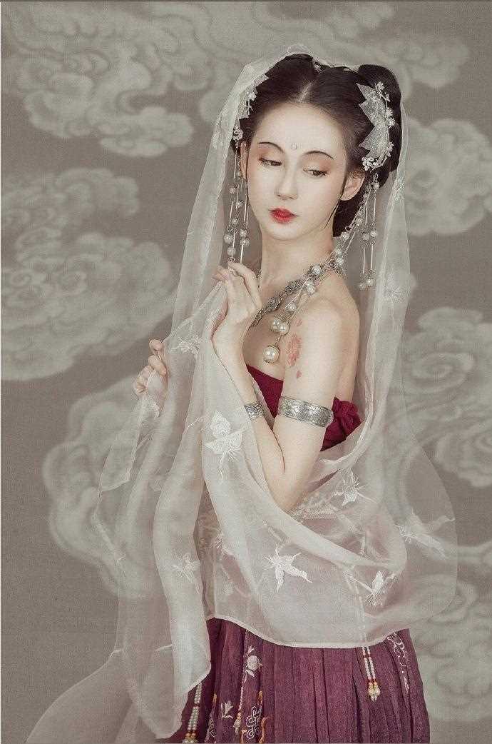 梦幻意境古装美女摄影恍如画中仙子