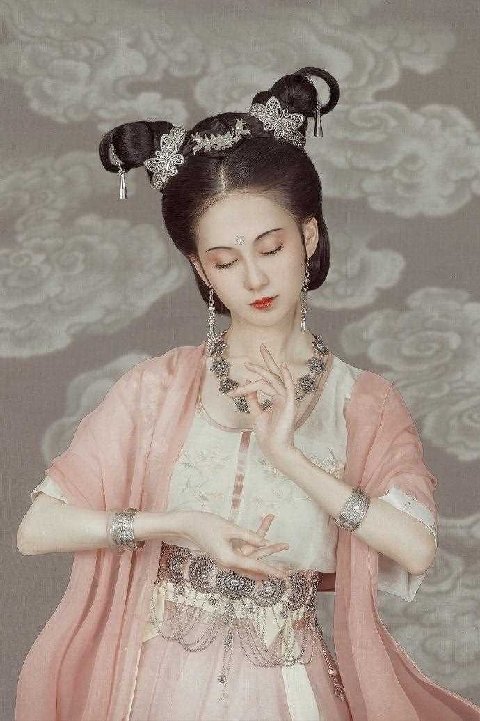 梦幻意境古装美女摄影恍如画中仙子