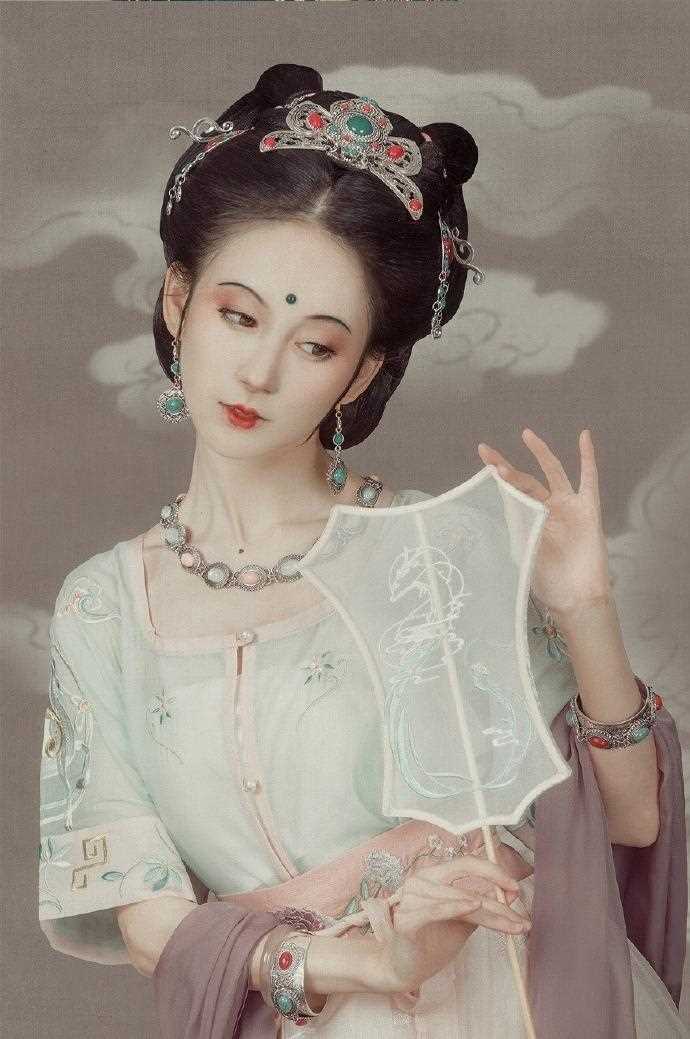 梦幻意境古装美女摄影恍如画中仙子