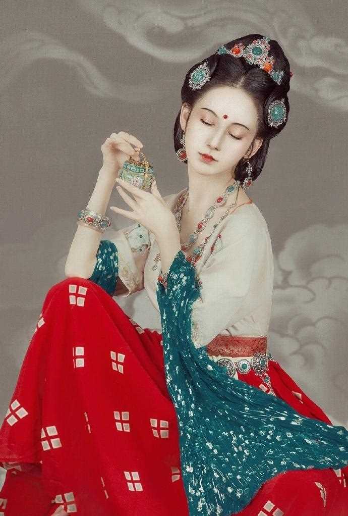 梦幻意境古装美女摄影恍如画中仙子