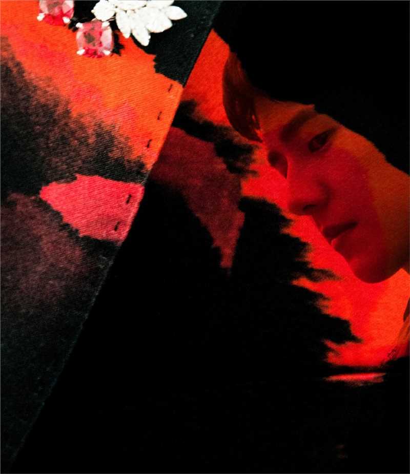 最全刘昊然黑色西装户外时尚图片相册