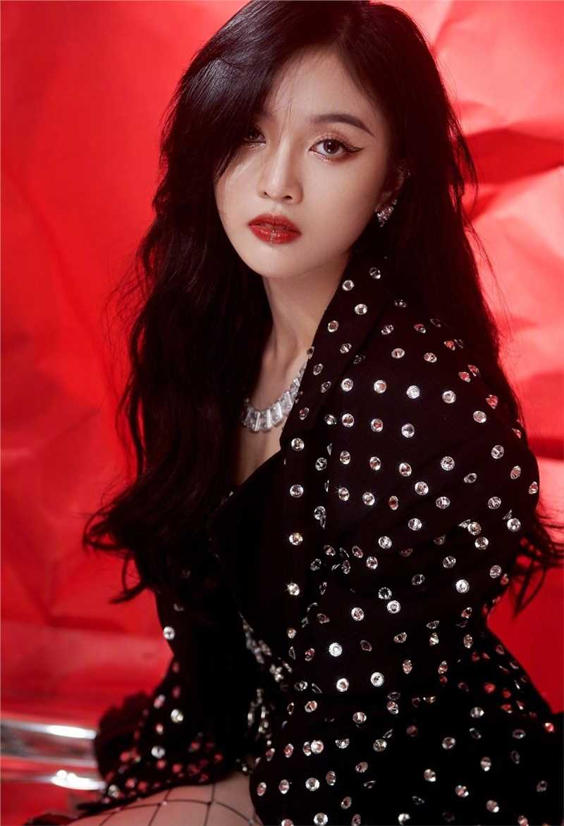 特别专辑吴宣仪铆钉渔网袜性感小野猫魅惑眼线图片