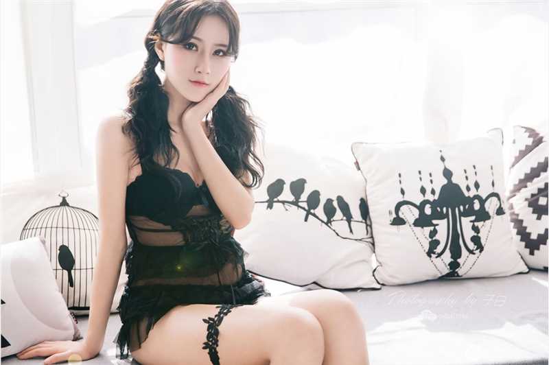 优质黑色蕾丝吊带少女性感相册