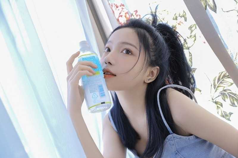 最新运动少女牛仔露肩连衣裙甜美性感风清新合集图集