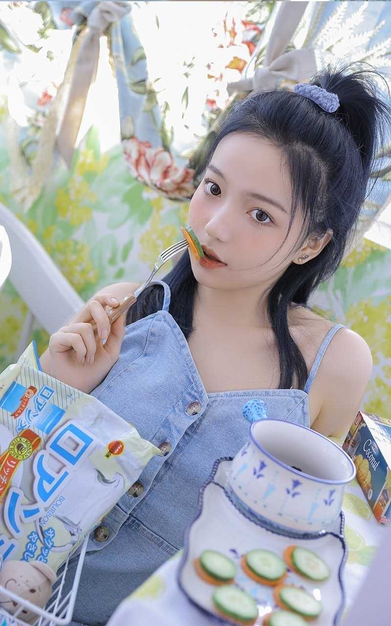 最新运动少女牛仔露肩连衣裙甜美性感风清新合集图集