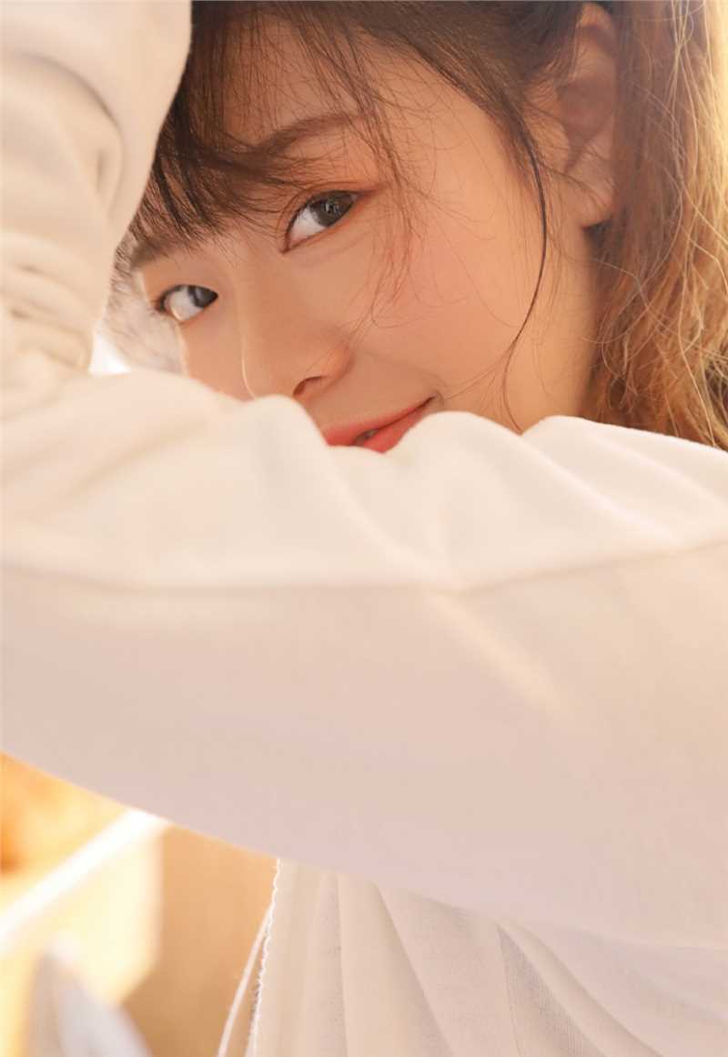 特别专辑长发美女白色蕾丝吊带长裙私房诱惑图片图片