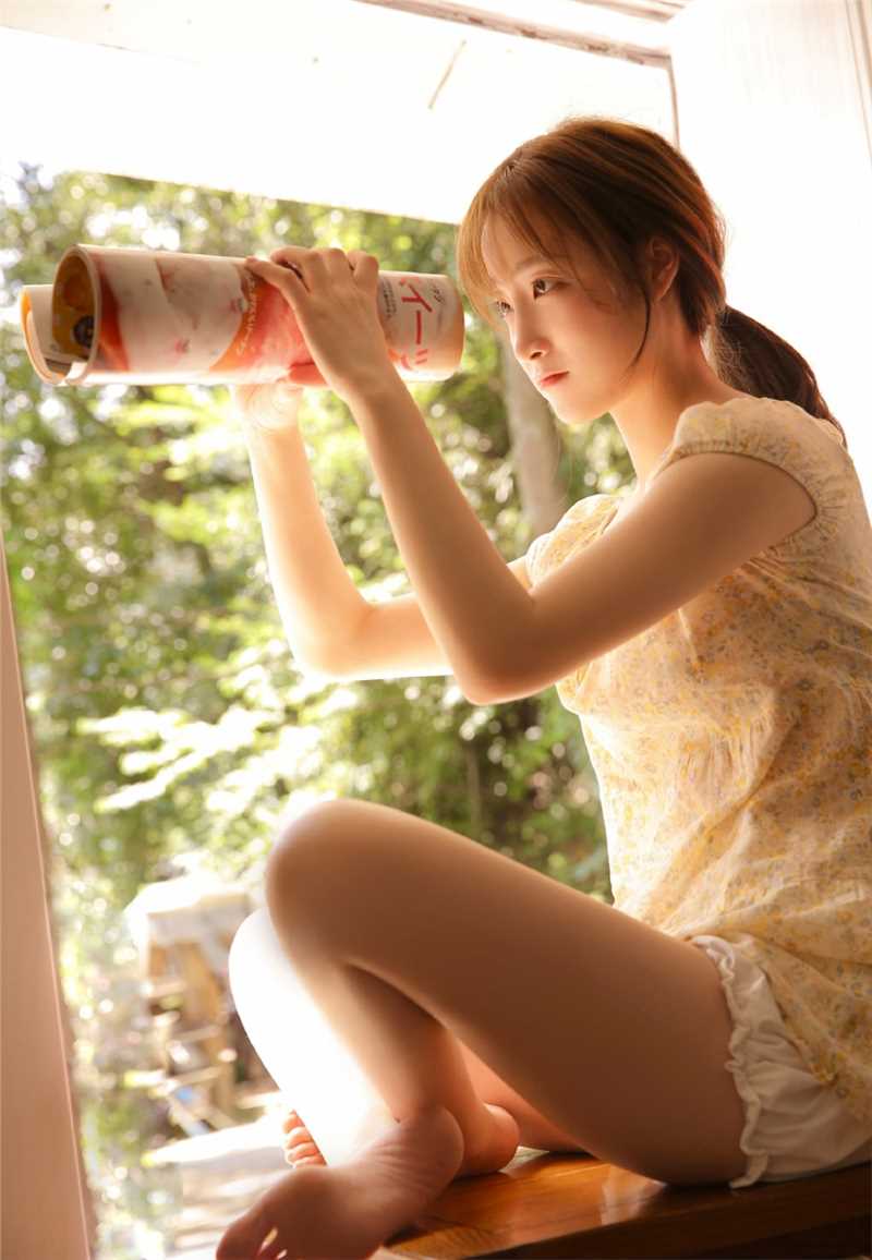 特别专辑长发美女白色蕾丝吊带长裙私房诱惑图片图片