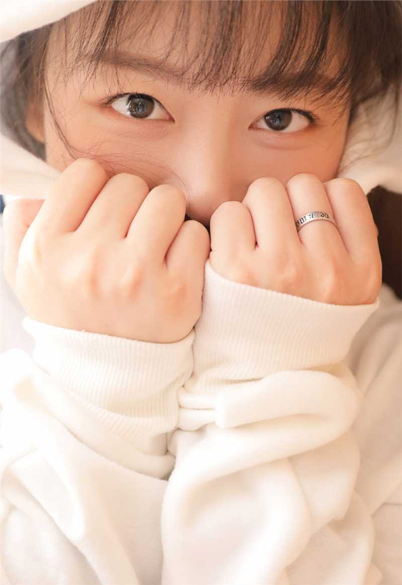 特别专辑长发美女白色蕾丝吊带长裙私房诱惑图片图片