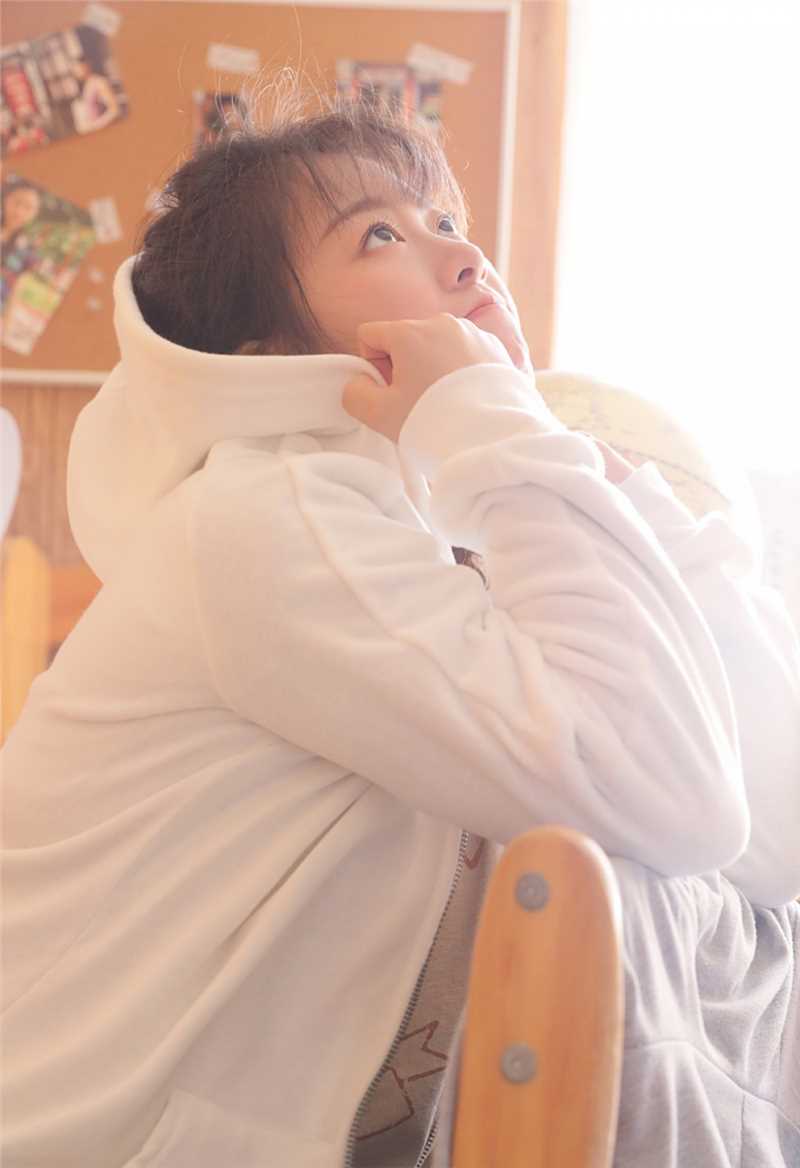 特别专辑长发美女白色蕾丝吊带长裙私房诱惑图片图片