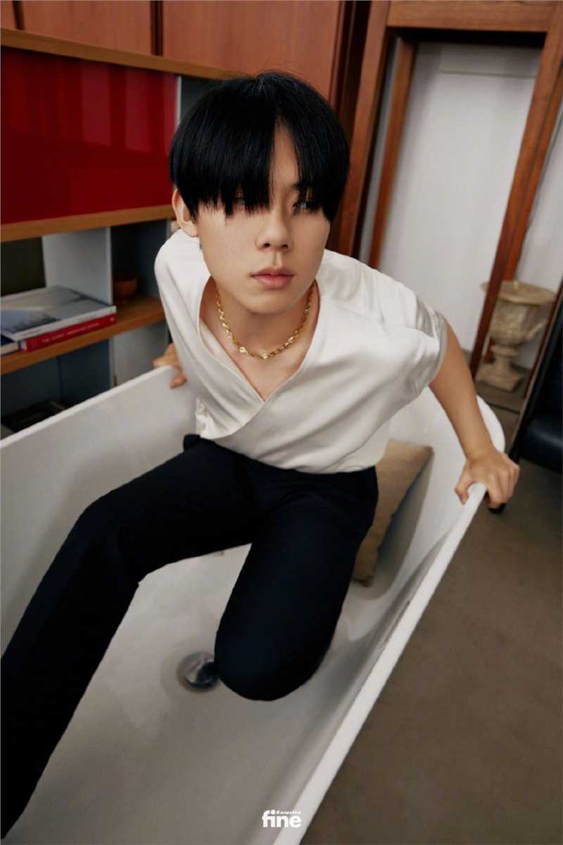 高清《小欢喜》周奇黑色墨镜复古时尚大片图集