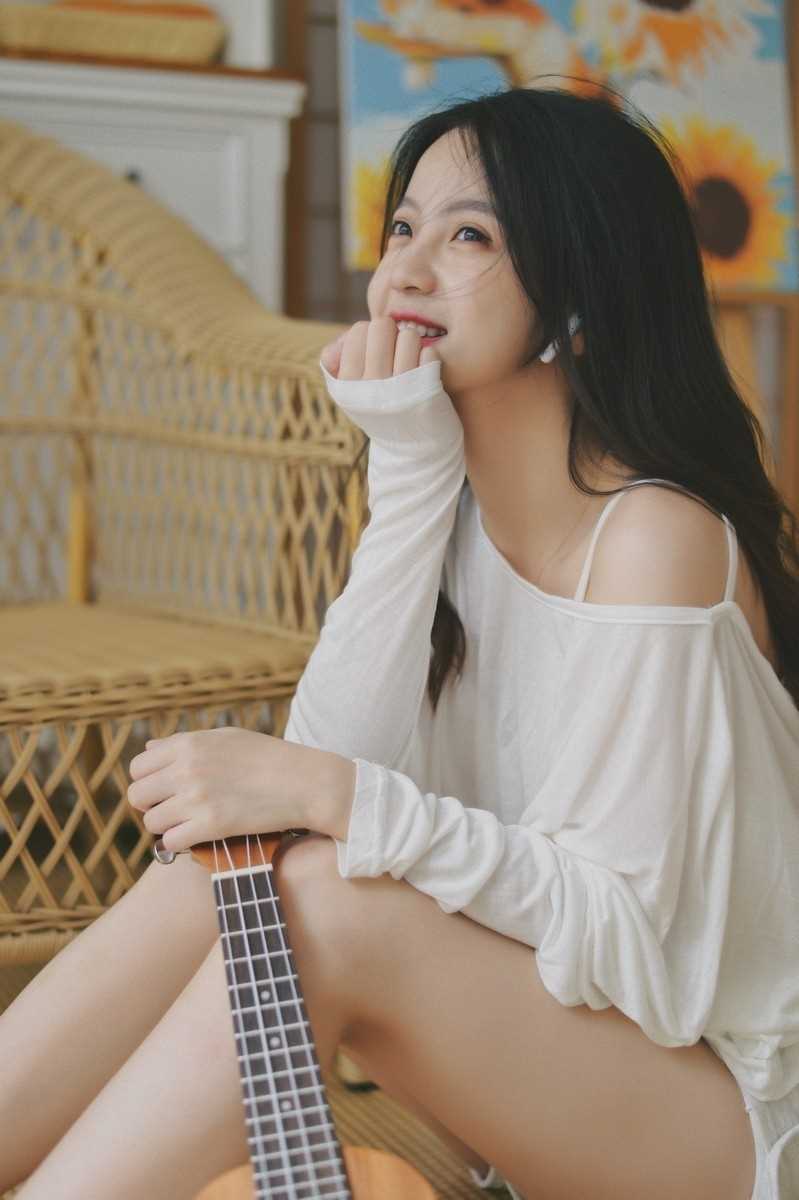 特别专辑纯欲风美女白色露肩心机上衣性感撩人图片图片