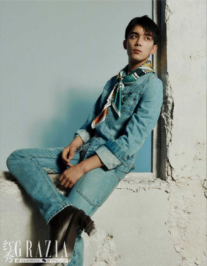 高清吴磊休闲工装风红秀杂志时尚封面大片图集