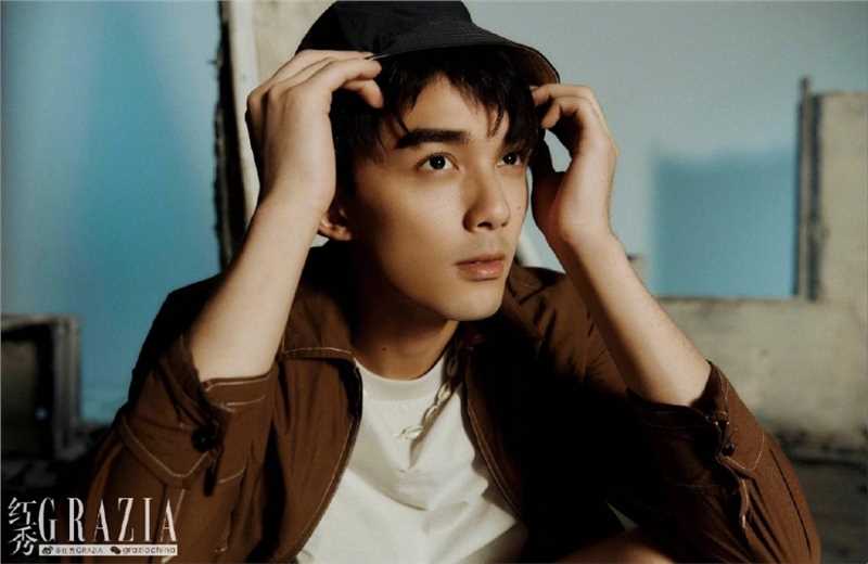 高清吴磊休闲工装风红秀杂志时尚封面大片图集