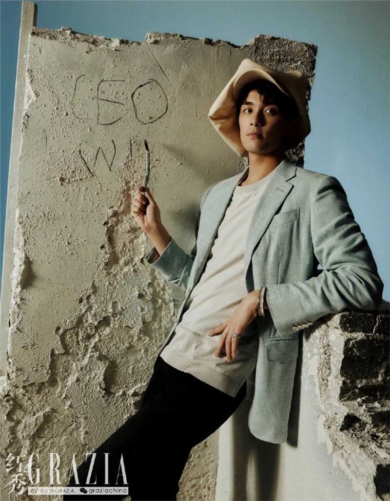 高清吴磊休闲工装风红秀杂志时尚封面大片图集