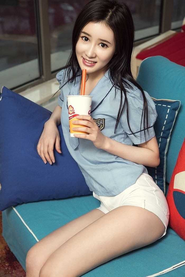 最新性感美女王琳蓝色制服甜美诱惑人体艺术照壁纸