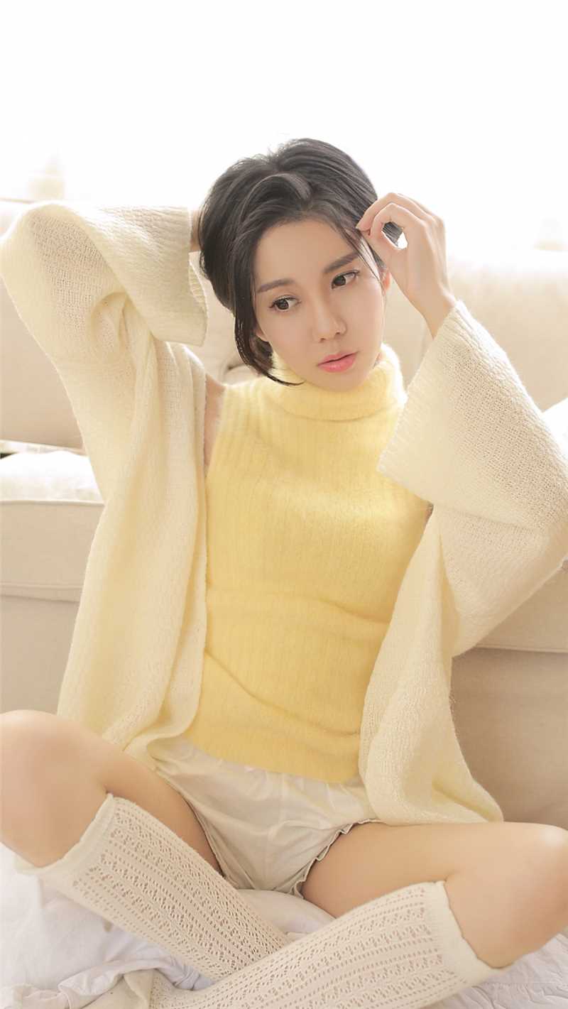 精选森系少女黄色露肩毛衣清新甜美风集图册