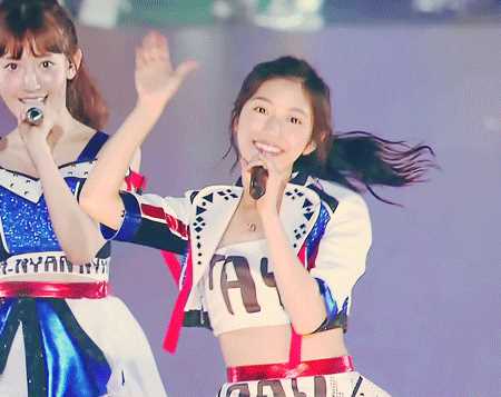 最全AKB48成员渡边麻友甜美可爱风舞台照壁纸