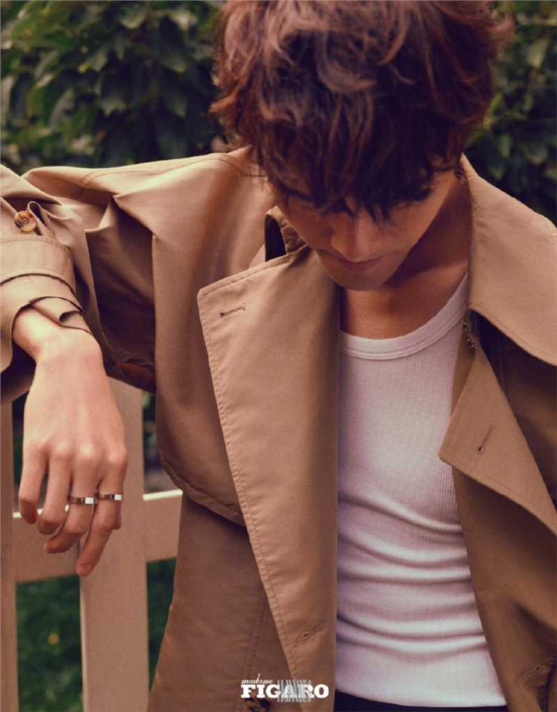 特别专辑王凯绅士男棕色系西装森林庄园时尚杂志封面图片