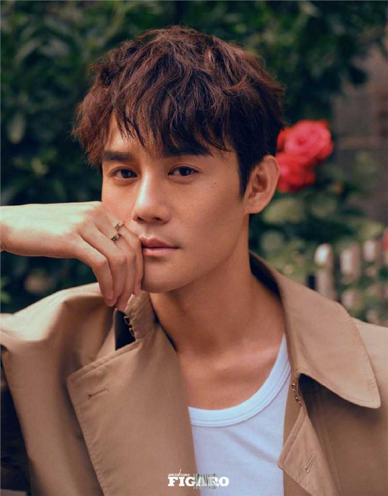 特别专辑王凯绅士男棕色系西装森林庄园时尚杂志封面图片