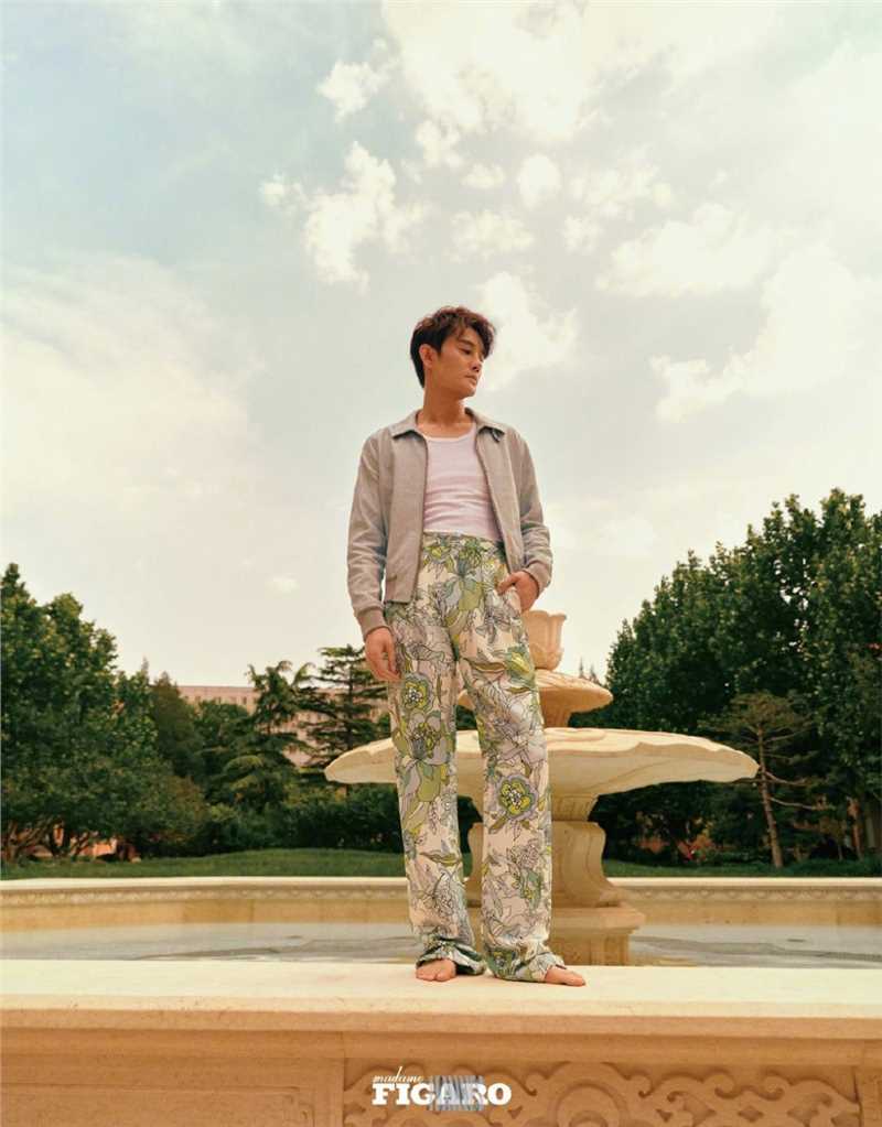 特别专辑王凯绅士男棕色系西装森林庄园时尚杂志封面图片