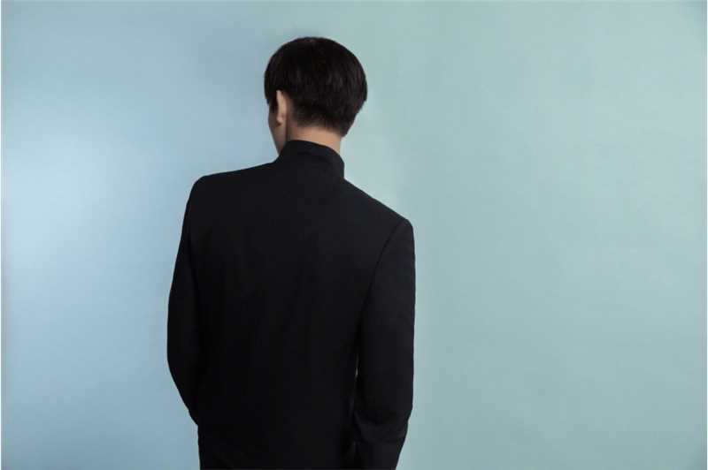 精选陈飞宇艺术剪纸黑色西装简约风格氛围感图册